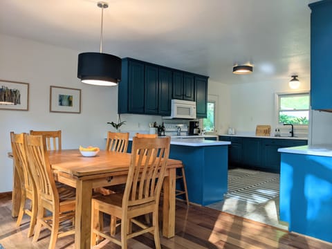 Hosting a crowd! Dining table expands to easily seat 10. 