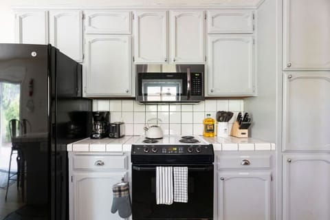 Full stocked kitchen with everything you need