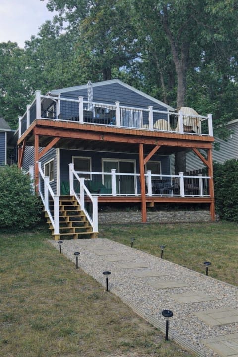 Back of house (faces lake)