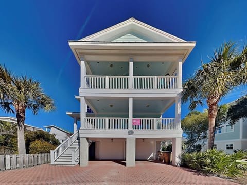 Mimi's Mermaids & Memories, Your Pet-Friendly Beach Escape!