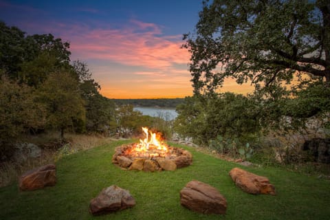 Lots of Lake Palo Pinto views and a comfortable place to get together.