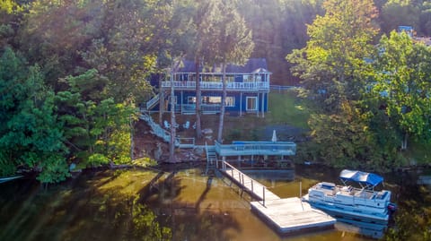 3 Sun Decks & boat dock. Rent a boat 500 feet away @ Swinging Bridge Marina! 