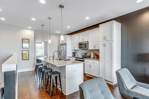 Fully stocked kitchen! Seating for 4 at the kitchen island.