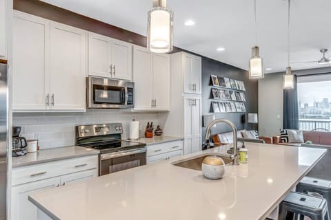 Fully stocked kitchen! Seating for 4 at the kitchen island.