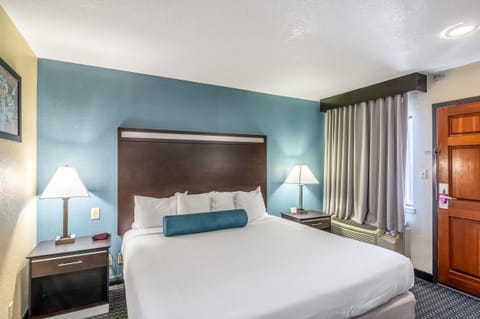 SNK-Suite King Non-Smoking image 1