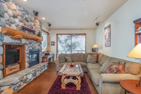 Welcome to The Fields at Warm Springs - 3BD-2BA-Sleeps 8