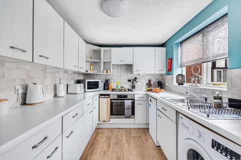 The kitchen has everything you need to prepare a home cooked meal