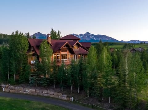 0.2-telluride-snowdrift-chalet-exterior-2