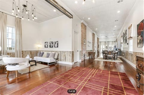 Bienvenue to Maison Favorite!  