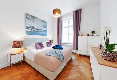 bedroom with high-quality king size bed and high quality mattresses