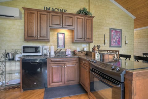 Oreilly Inn - Fully Stocked Kitchen