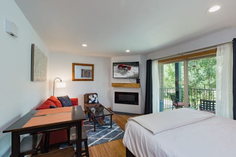 Cozy Studio Condo