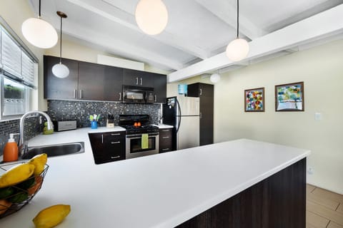 K0528 - Kitchen Counter Space