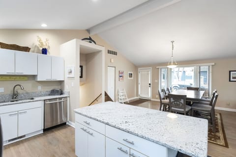 Great kitchen with everything you need to prep a meal