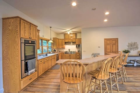 Fully Equipped Kitchen | Cooking Basics Provided | Dishware & Flatware Provided