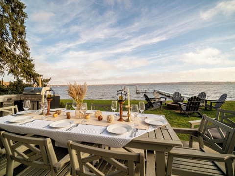 Spacious patio with outdoor kitchen