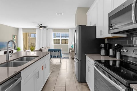 7-4901 Windermere Ave (07).jpg