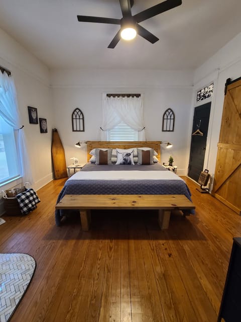 Master bedroom (King)