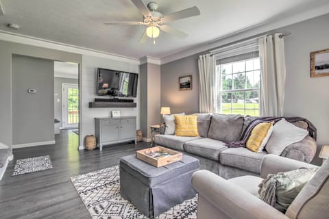 Fort Payne Vacation Rental | 3BR | 1.5BA | 2 Stories | Stairs Required