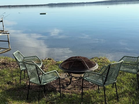 Lakeside fire pit for relaxed evenings, stories, and s’mores
