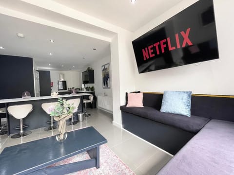 Living Room / Lounge