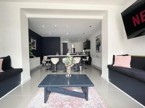 Living Room / Lounge