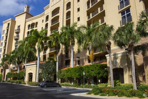 Front Entrance
to Building