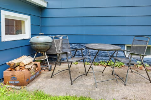 Private Yard | Charcoal Grill