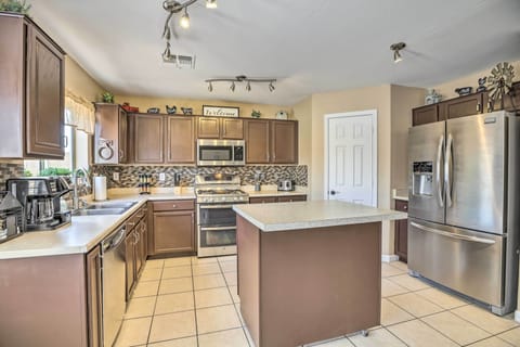 Kitchen | Dual Drip & Keurig Coffee Maker | Toaster