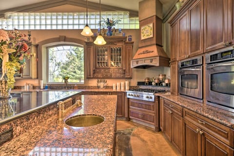 Fully Equipped Kitchen 1 | Ice Maker | Microwave