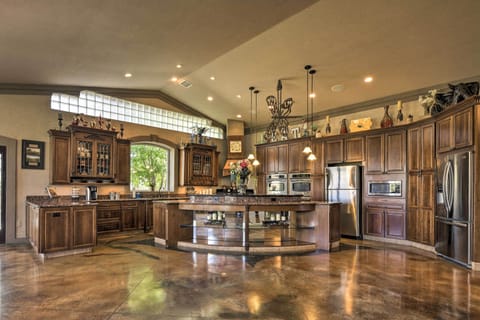 Fully Equipped Kitchen 1 | Toaster | Blender