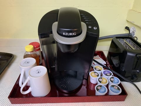 Keurig coffee maker with creamer, honey, coffee pods and hot chocolate 
