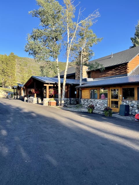 Keystone Ranch Clubhouse with golf pro shop, bar & restaurant. walking distance