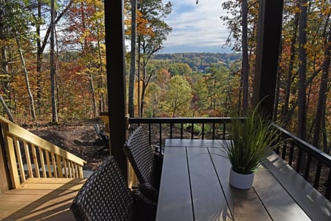 Luxury Ocoee River area Tiny Cabin with View, WIFI, Hot Tub and Camp Fire Pit