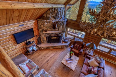 Joy Ridge Cabin is a stunning 5 Acre Colorado dream! Immediately step into mountain luxury in this 4 bedroom 3 bath guest favorite-Welcome to Pagosa!