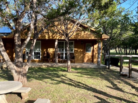 River Cabin B - Front Area
