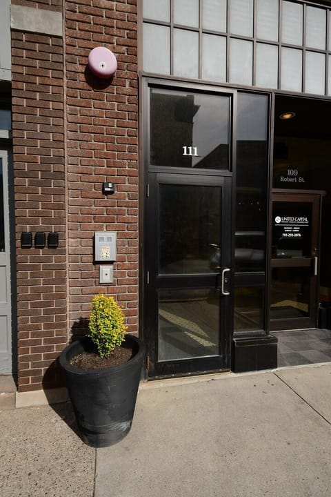 Located right in the heart of Downtown Fargo, and only a block off of Broadway, you'll be within steps of dozens of restaurants, shops, coffee houses and more.