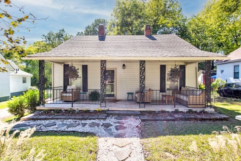 Spacious Front Porch