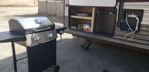 bbq w/outdoor fridge