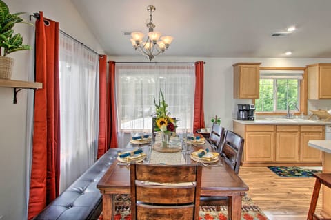 Living Room | 6-Person Dining Table