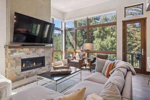 riverfrontlodge-15-5280_54655996720_o