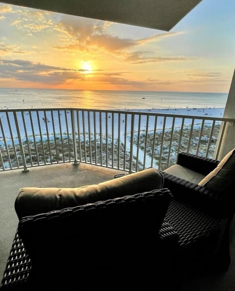 Large West Facing Beach & Sunset Views