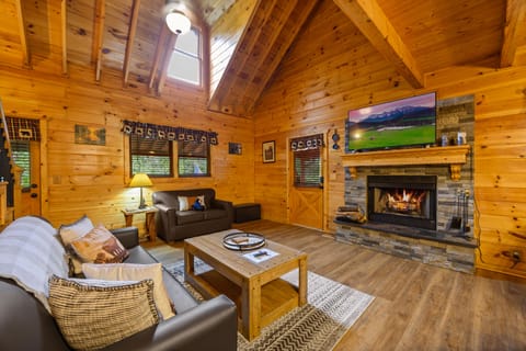 The warm, open living room of Rocky Top Retreat!