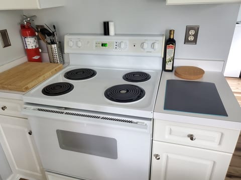 Full, well stocked, kitchen!