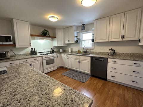 Spacious and highly stocked kitchen for cooking enthusiasts