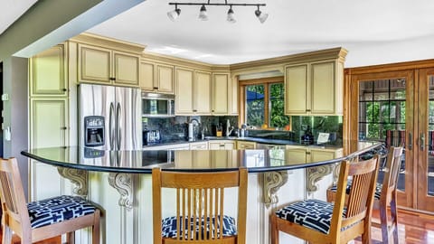 Breakfast Bar in Kitchen