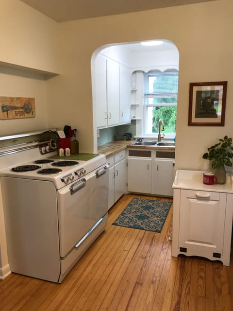 Our adorable 50’s inspired kitchen!