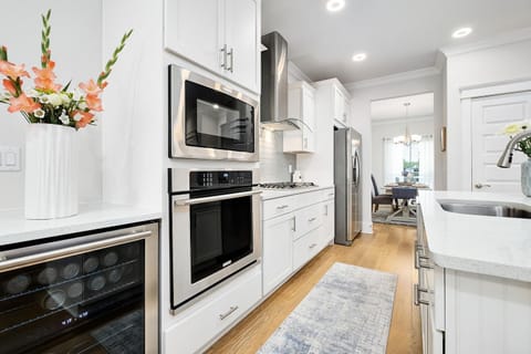 fully stocked kitchen including wine cooler, Keurig, water filtration system