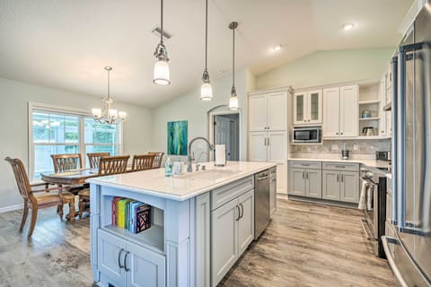 Kitchen | Fully Equipped w/ Cooking Basics