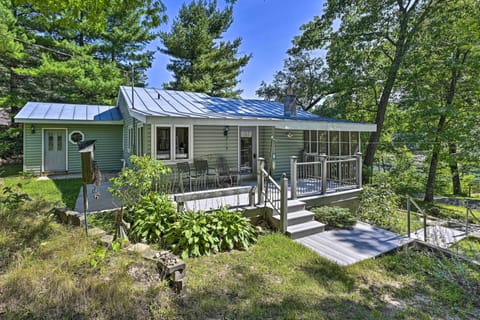 Iola Vacation Rental | 2BR | 1BA | 1,037 Sq Ft | 4 Steps Up to Enter